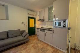 ROVINJ, CENTAR – vrhunsko uređeni objekt u srcu Rovinja s krovnom terasom, pogled, jacuzzi, Rovinj, House