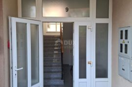 ISTRA, MEDULIN - Dvosobni stan s terasom samo 400 metara od mora, Medulin, Appartement