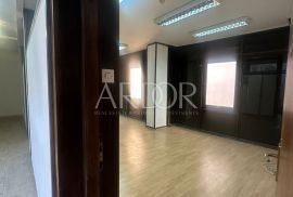 Rijeka centar, poslovni prostor 83,70 m2, Rijeka, Commercial property