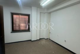 Rijeka centar, poslovni prostor 83,70 m2, Rijeka, Commercial property