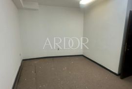 Rijeka centar, poslovni prostor 83,70 m2, Rijeka, Commercial property