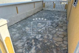 Zaton - odličan apartman 53m2 s velikim dvorištem! 189000€, Nin, Διαμέρισμα