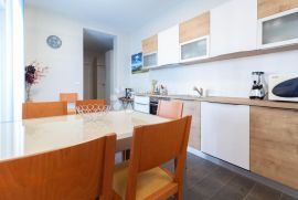 PREDIVNA NOVOGRADNJA SA POGLEDOM NA VELEBIT, Privlaka, Apartamento