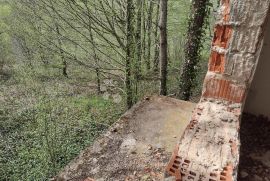 Građevinska parcela s ruševnom kućom i kućnim brojem, Topusko, Terrain