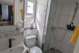 KOSTRENA KUĆA SA 3 APARTMANA, Kostrena, Casa