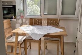 VERUDA – komforan, renoviran stan u zgradi s vrtom, Pula, Flat