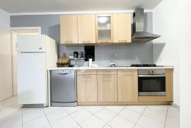 POREČ -TRAŽENA LOKACIJA, STAN SA 2 SPAVAĆE SOBE, Poreč, Appartement