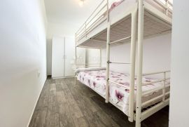 POREČ -TRAŽENA LOKACIJA, STAN SA 2 SPAVAĆE SOBE, Poreč, Apartamento