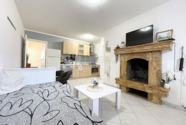 POREČ -TRAŽENA LOKACIJA, STAN SA 2 SPAVAĆE SOBE, Poreč, Apartamento