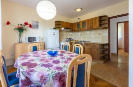 Stan s garažom i panoramski pogledom, Crikvenica, Apartamento