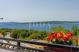 Stan s garažom i panoramski pogledom, Crikvenica, Stan