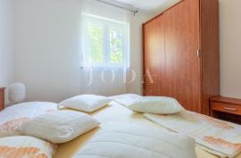 Stan s garažom i panoramski pogledom, Crikvenica, Apartamento