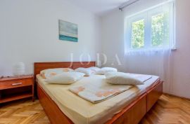 Stan s garažom i panoramski pogledom, Crikvenica, Appartement