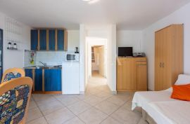 Kuća sa 5 apartmana i 2 garaže, Crikvenica, Famiglia