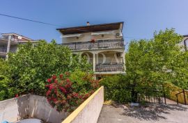 Kuća sa 5 apartmana i 2 garaže, Crikvenica, بيت