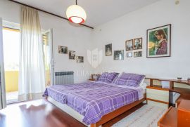 ESKLUZIVNO! Stan sa prostranom terasom u mirnoj ulici, Rovinj, Appartement