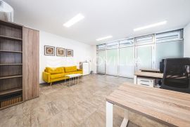 Zagreb, Bužanova, poslovni prostor 104 m2 u prizemlju stambeno-poslovne zgrade, Zagreb, Poslovni prostor