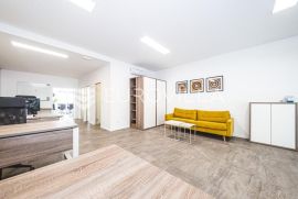 Zagreb, Bužanova, poslovni prostor 104 m2 u prizemlju stambeno-poslovne zgrade, Zagreb, Ticari emlak