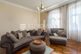 Istra, Pula, prekrasan konformni trosobni stan u centru NKP 93 m2, Pula, Appartement