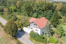 KUĆA, PRODAJA, KARLOVAC, 345 m2 + 1500 m2 ZEMLJIŠTE, Karlovac, Casa