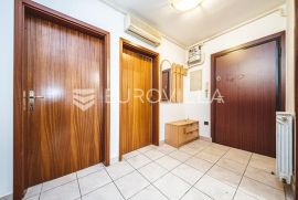 Zagreb, Trešnjevka trosoban stan NKP 70,46 m2, Zagreb, Flat