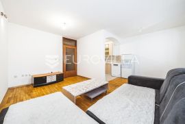 Zagreb, Trešnjevka trosoban stan NKP 70,46 m2, Zagreb, Appartement