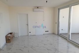 Opatija-Pobri stan 3S+DB, 2.kat, 112 m2,, Opatija - Okolica, Kвартира