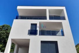 Opatija-Pobri stan 3S+DB, 2.kat, 112 m2,, Opatija - Okolica, Appartamento