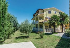 Kuća sa 6 apartmana na top lokaciji, Poreč, Istra, Poreč, بيت