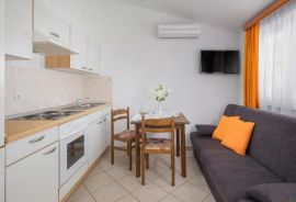 Kuća sa 6 apartmana na top lokaciji, Poreč, Istra, Poreč, Дом