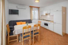 Kuća sa 6 apartmana na top lokaciji, Poreč, Istra, Poreč, Casa