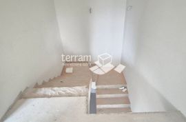 Istra, Ližnjan, Šišan kuća 360m2, bazenom, okućnica 588m2, NOVO #prodaja, Ližnjan, Famiglia