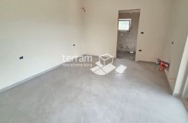 Istra, Ližnjan, Šišan kuća 360m2, bazenom, okućnica 588m2, NOVO #prodaja, Ližnjan, Famiglia