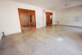 Imotski poslovni prostor 88,60 m2 + terasa - najam, Imotski, Ticari emlak