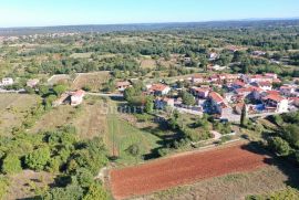 KANFANAR, starina na zemljištu od 6166 m2, Kanfanar, Kuća