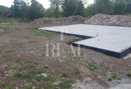 KLANA-ZEMLJIŠTE S PRAVOMOĆNOM GRAĐEVINSKOM DOZVOLOM ZA GRADNJU PRIZEMNICE OD 161 m2, Klana, Land