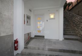 Rijeka, potpuno renovirani stan, Rijeka, Appartment