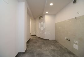 Rijeka, potpuno renovirani stan, Rijeka, Appartment