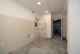 Rijeka, potpuno renovirani stan, Rijeka, Appartment