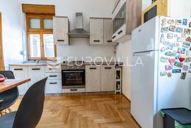 Požega, TOP LOKACIJA, moderan dvoetažni stan 75 m2, Požega, Flat