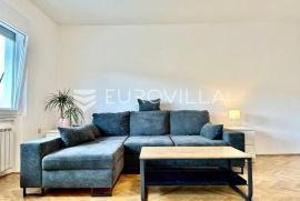 Zagreb, Mlinovi, trosoban stan NKP 70 m2 s loggiom, Zagreb, Flat