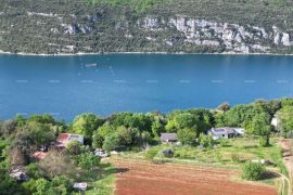 Poljoprivredno zemljište Prodaje se poljoprivredno zemljište Rovinj, Rovinj, Land