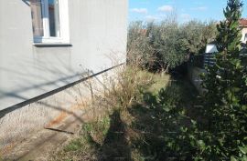 Stan ŠTINJAN, Jednosoban stan na 1 katu s zajedničkim vrtom i roštilj zonom, Pula, Appartment