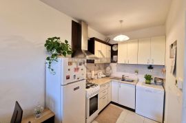 ZAGREB-TREŠNJEVKA -PREČKO-PREKRASAN DVOSOBAN STAN SA LOĐOM + GARAŽA, Trešnjevka - Jug, Apartamento