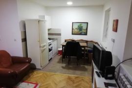 Izdajem garsonjeru na Banovom brdu, Orfelinova, 30m2, Čukarica, Wohnung