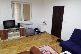 Izdajem garsonjeru na Banovom brdu, Orfelinova, 30m2, Čukarica, Daire