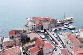 Kaštel Gomilica kamena kuća 2. red do mora, Kaštela, بيت