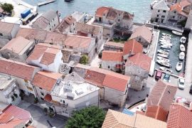 Kaštel Gomilica kamena kuća 2. red do mora, Kaštela, Σπίτι