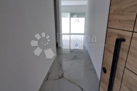 Novogradnja. Apartman u prizemlju u mirnom dijelu Palita, Rab, Apartamento