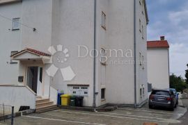 Samo kod nas!! Lijepo uređeni apartman sa terasom u Barbatu, Rab, Kвартира